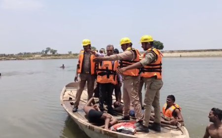 Hardoi: नदी के किनारे हुआ मॉक ड्रिल का आयोजन, प्रशासन द्वारा बताए गए आग एवं पानी में डूबने से बचने के तरीके