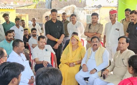 Hardoi: जिला पंचायत अध्यक्ष प्रेमावती ने सदस्य लालाराम राजपूत के आवास पहुंचकर जाना कुशलक्षेम