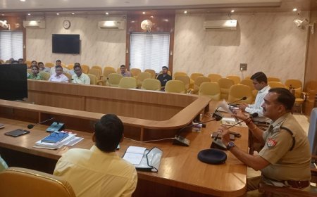 Hardoi: अपर जिलाधिकारी की अध्यक्षता मे हुई प्रवक्ता प्रारंभिक परीक्षा-2025 की तैयारी के सम्बन्ध मे बैठक