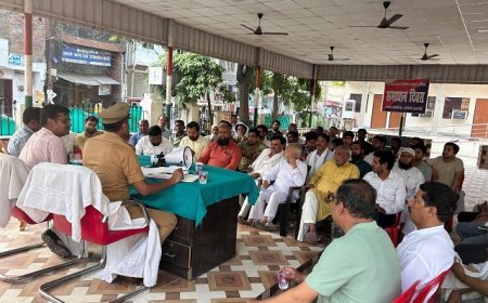 Hardoi: मोहर्रम को लेकर संडीला में अलर्ट मोड पर प्रशासन, पीस कमेटी बैठक में शांति-सौहार्द का दिया संदेश