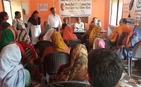Sitapur : विश्व बाल श्रम निषेध दिवस पर सीतापुर के रामनगर में कानूनी जागरूकता कार्यक्रम आयोजित, बाल मजदूरी रोकने की दिलाई शपथ