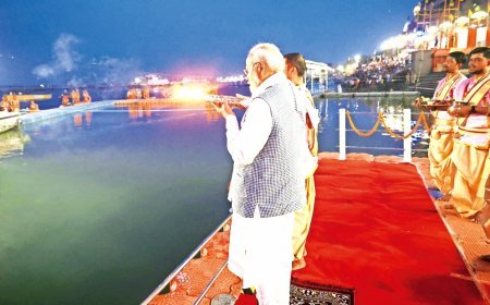 Varanasi : बाबा विश्वनाथ व मां गंगा ने पीएम मोदी को दिया गरीबों की पीड़ा समाप्त करने का सामर्थ्य - मुख्यमंत्री
