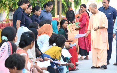 ‘किसी को परेशान होने की जरूरत नहीं’ : जनता दर्शन में सीएम योगी ने दिया मदद और आवास का भरोसा