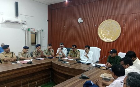Ballia : बलिया में मोहर्रम को लेकर प्रशासन सख्त, जुलूस में हथियार ले जाने पर रोक और हुड़दंगियों पर होगी कड़ी कार्रवाई
