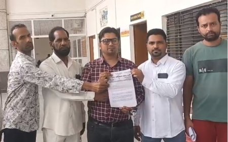 अमिताभ ठाकुर को Z सुरक्षा देने की मांग, आजाद अधिकार सेना ने सौंपा ज्ञापन