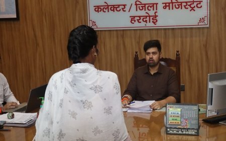 जनसुनवाई में डीएम अनुनय झा ने सुनीं 99 शिकायतें, अधिकारियों को दिए त्वरित निस्तारण के निर्देश