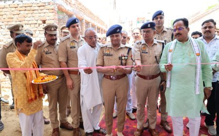 Hathras : हाथरस के हसायन थाने में बनी नई पुलिस बैरक का पुलिस अधीक्षक ने किया उद्घाटन