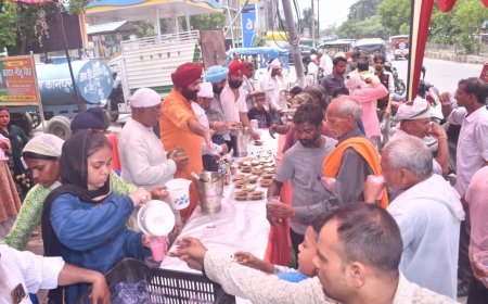 Kanpur : गुरू अरजन देव जी के शहीदी दिवस पर गुरुद्वारा बाबा नामदेव जी में विशेष समागम, राहगीरों को बांटा शर्बत और प्रसाद