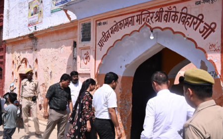 Sambhal : 140 साल पुराने मनोकामना बांके बिहारी मंदिर के जीर्णोद्धार की तैयारी, डीएम की पहल से जगी नई उम्मीद