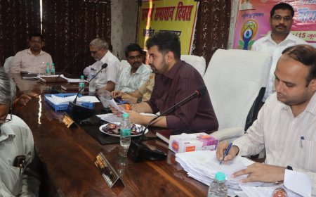 Hardoi : सवायजपुर तहसील में संपूर्ण समाधान दिवस संपन्न, जिलाधिकारी ने अवैध कब्जों और बिजली की समस्याओं को दूर करने के दिए निर्देश