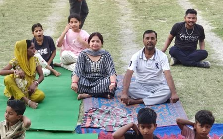 UdhamSinghNagar : सुल्तानपुर पट्टी में उत्साह के साथ मनाया गया अंतरराष्ट्रीय योग दिवस, नगर पंचायत अध्यक्ष सहित अनेक लोगों ने किया योगाभ्यास