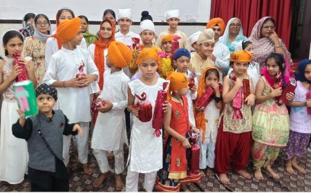 Deoband : गुरुद्वारा श्री गुरु नानक सभा में गुरमत सिखलाई कैंप का समापन, बच्चों को मिले उपहार