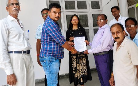 Sitapur : भरत तिवारी एनकाउंटर की सीबीआई जांच और सोशल मीडिया पर नफरत रोकने के लिए राष्ट्रीय नीति की मांग, आजाद अधिकार सेना ने सौंपा ज्ञापन