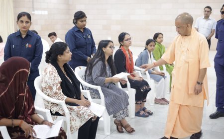 सीएम योगी का जनता दर्शन: मथुरा के बुजुर्ग की शिकायत पर सीधे डीएम को फोन, बोले- खुद मौके पर जाकर हटाएं अतिक्रमण
