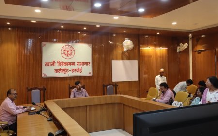 Hardoi : हरदोई में आयुष समिति की बैठक में जिलाधिकारी सख्त, अनुपस्थित 18 डॉक्टरों से मांगा स्पष्टीकरण