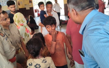 Hardoi : रेलवे स्टेशन पर भिक्षावृत्ति करते मिले तीन बच्चे रेस्क्यू, बाल कल्याण समिति ने माता-पिता को दी हिदायत