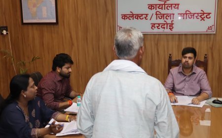 Hardoi : हरदोई कलेक्ट्रेट में जिलाधिकारी ने सुनीं जन समस्याएं, 59 शिकायतों के तुरंत निपटारे के आदेश