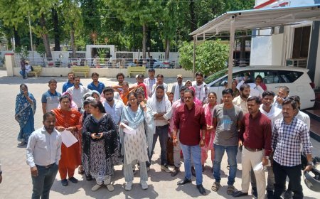 Hardoi : हरदोई में पंचायत सहायकों ने मांगों को लेकर दिया ज्ञापन, मांगें पूरी न होने पर आंदोलन की दी चेतावनी