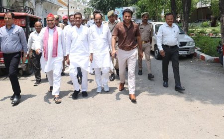 सहारनपुर में जिला निर्वाचन अधिकारी ने राजनैतिक दलों संग किया ईवीएम गोदाम का निरीक्षण, सुरक्षा व्यवस्था पुख्ता