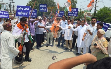 Bajpur : पेपर लीक के विरोध में कांग्रेस का जोरदार प्रदर्शन, शिक्षा मंत्री धर्मेंद्र प्रधान के इस्तीफे की मांग को लेकर फूंका पुतला