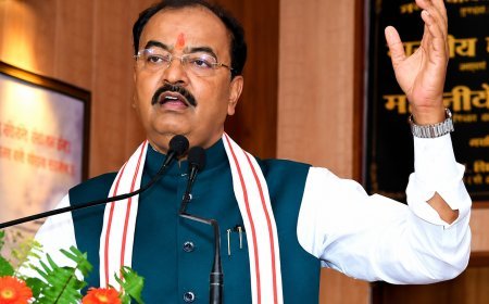 Lucknow : संविधान हमारी लोकतांत्रिक व्यवस्था की आत्मा, आपातकाल जैसे काले दौर की दोबारा पुनरावृत्ति नहीं होने देंगे- उपमुख्यमंत्री केशव प्रसाद मौर्य