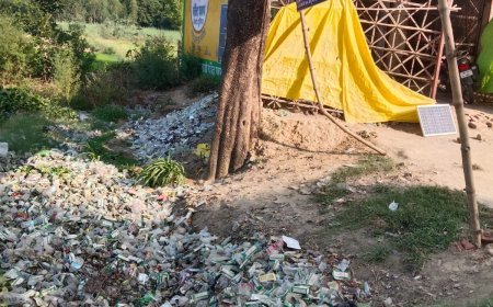 Sitapur : शराब ठेके के बाहर गंदगी से किसान परेशान, खेतों में फैल रहा प्लास्टिक कचरा फसलों को पहुंचा रहा नुकसान