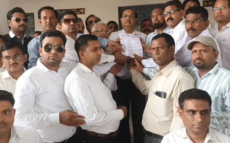 Sambhal : ई-रजिस्ट्री व्यवस्था के विरोध में वकीलों का बिगुल, बाइक रैली निकालकर सरकार के खिलाफ खोला मोर्चा