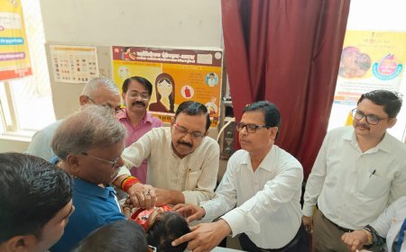 Hardoi : पल्स पोलियो अभियान की शुरुआत, नगर पालिका अध्यक्ष सुख सागर मिश्र ने बच्चों को पिलाई दवा