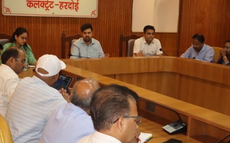 जिलाधिकारी अनुनय झा सख्त, बोले—गोद लिए विद्यालयों में समय पर पूरे हों सभी विकास कार्य
