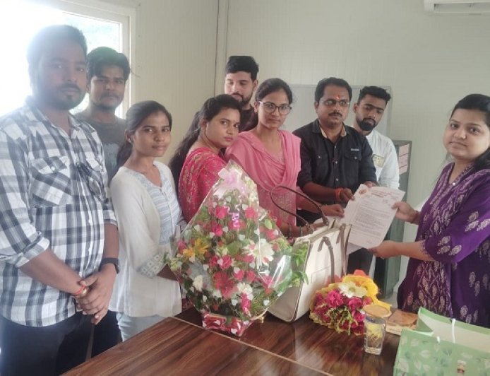 Hardoi: पंचायत सहायकों ने 14 सूत्रीय मांगों को लेकर सरकार को भेजा ज्ञापन, 15 जून तक कार्रवाई न होने पर आंदोलन की चेतावनी।