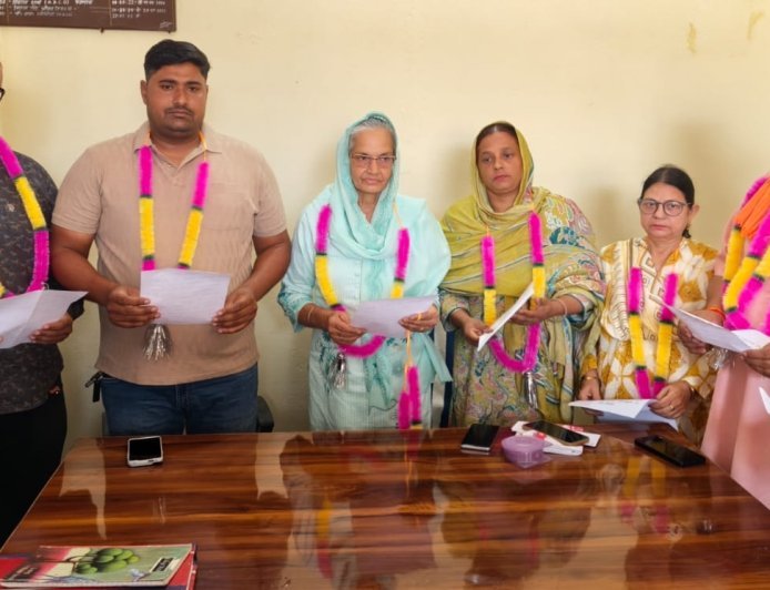 Bajpur: नवनिर्वाचित संचालक मण्डल को दिलाई पद व गोपनीयता की शपथ। 