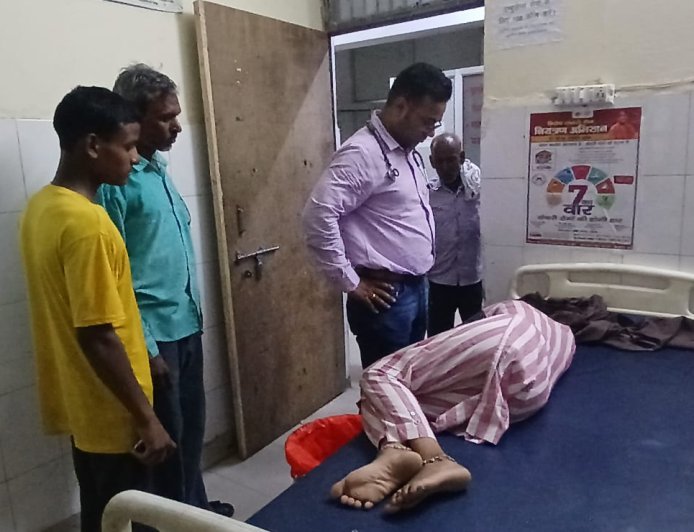 Hathras : मायके आई विवाहिता ने संदिग्ध परिस्थितियों में खाया जहर, गंभीर हालत में जिला अस्पताल रेफर