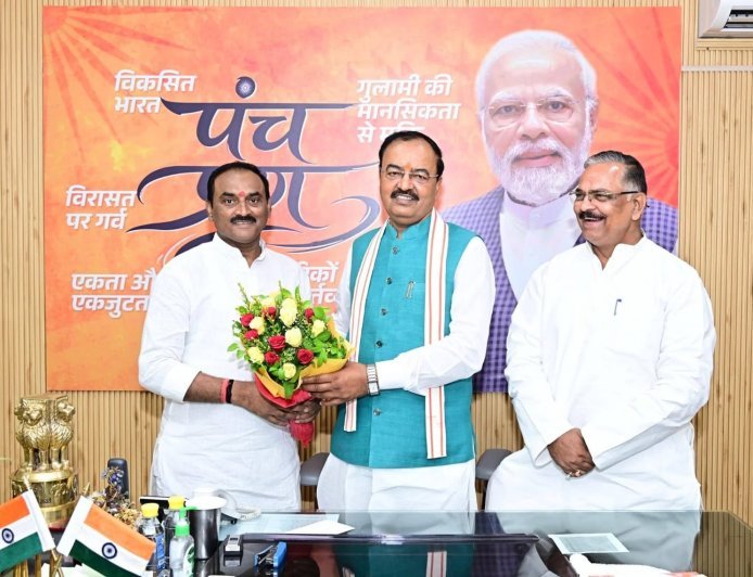 Prayagraj : प्रयागराज की राजनीति और संगठन पर मंथन, भाजपा महानगर अध्यक्ष ने उप मुख्यमंत्री से की मुलाकात