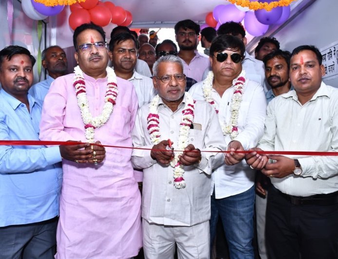 Hathras: न्यू बापू ब्लड सेंटर का उद्घाटन, रक्तदान के लिए किया प्रेरित। 