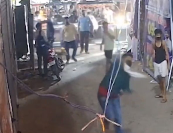 खान सर के कोचिंग संस्थान पर हमलावरों ने की तोड़फोड़ और फायरिंग, खौफनाक वारदात का सीसीटीवी फुटेज आया सामने।