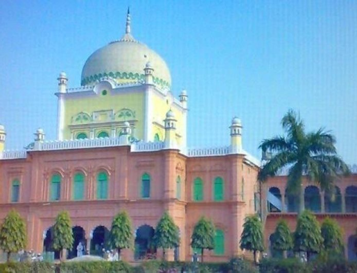 Deoband : दारुल उलूम में छुट्टियां खत्म होने के बाद पढ़ाई दोबारा शुरू, छात्रों के मल्टीमीडिया मोबाइल रखने पर लगी रोक