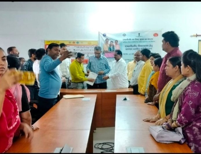 Hardoi : एएमएस आदेश वापस न होने पर डिप्टी सीएम कार्यालय का घेराव करेंगे एनएचएम संविदा कर्मचारी