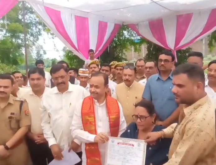 Sambhal: दंगों का दर्द 48 साल पुराना, लेकिन न्याय की शुरुआत अब... सम्भल में पीड़ित परिवारों की घर वापसी का रास्ता हुआ तैयार, सभी को मिलेगी जमीन