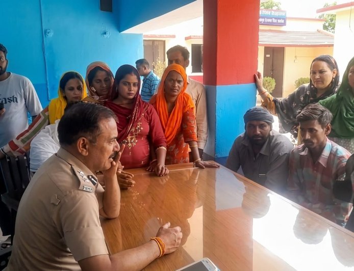 Bajpur: महिला के साथ जबरदस्ती दुष्कर्म करने का प्रयास, घर में घुसकर लाठी डंडों से महिला के पति पर किया जानलेवा हमला। 