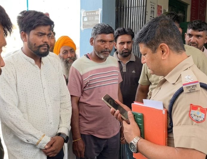 Bajpur: खनन से भरे ट्रैक्टर ट्राली ने बाइक सवार को मारी टक्कर जिसमें एक की मौत एक गंभीर रूप से घायल।