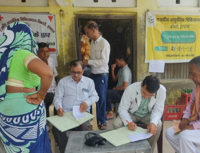 Hathras: कौमरी एवं टिकारी में लगा आयुष आपके द्वारा शिविर