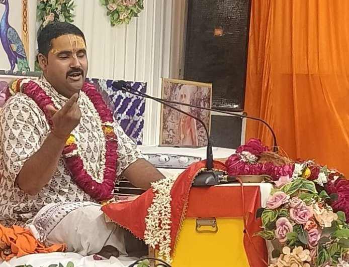 Hathras: श्रीमद्भागवत कथा में भक्ति, ज्ञान और वैराग्य का हुआ गुणगान