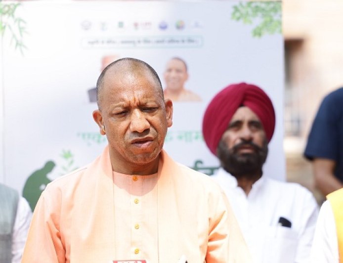 Lucknow: सबके लिए सबसे प्यारी होती है मां, हर नागरिक अवश्य लगाए ‘एक पेड़ मां के नाम’- मुख्यमंत्री
