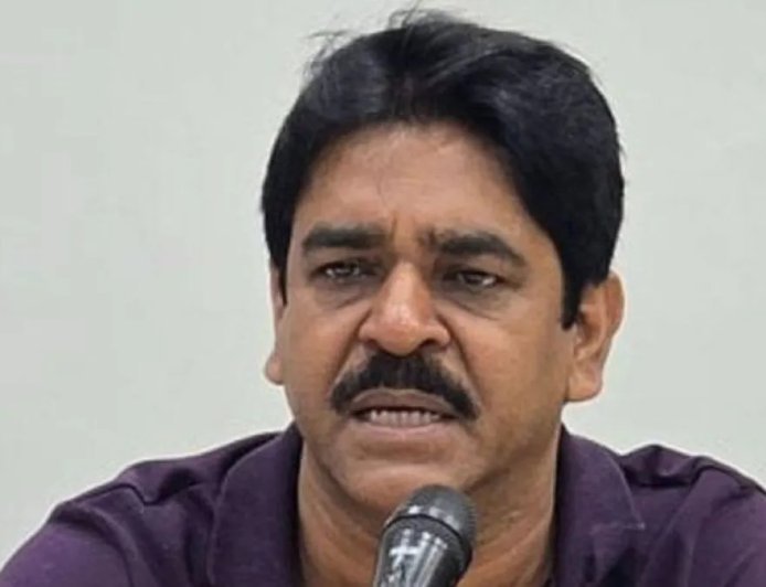 पश्चिम बंगाल की राजनीति में फिर मचा भारी हड़कंप, केंद्रीय जांच एजेंसी के हत्थे चढ़ा सत्ताधारी दल का कद्दावर नेता शौकत मोल्ला