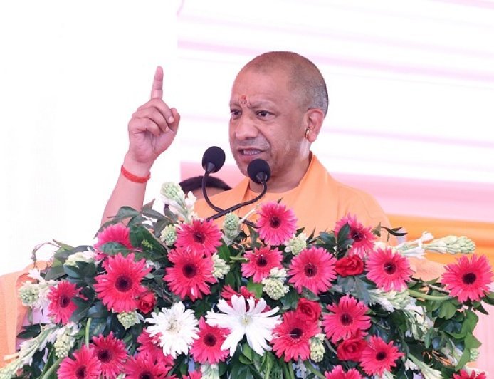 Gonda: किसी ने उत्सव के रंग में भंग डाला तो वर्तमान के साथ भविष्य भी स्वाहा हो जाएगा- मुख्यमंत्री