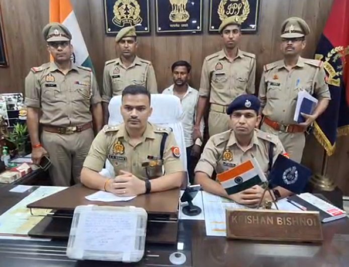 Sambhal: डेढ़ लाख की 'लूट' निकली झूठ! पुलिस की सख्त पूछताछ में खुला राज, रकम कट्टे में छिपाकर खुद ही बना था पीड़ित