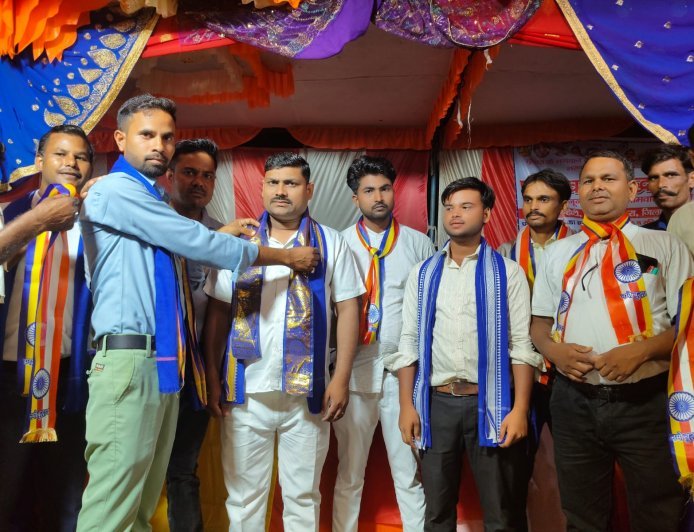Sitapur : किन्हौटी गांव में बौद्ध धम्म और संविधान चर्चा कार्यक्रम का समापन, पत्रकारों और भीम आर्मी कार्यकर्ताओं का हुआ सम्मान