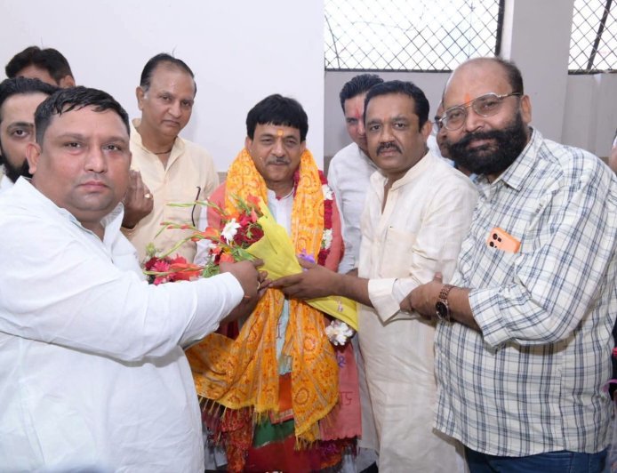 Lucknow : राज्यमंत्री कपिल देव अग्रवाल के जन्मदिन पर मुख्यमंत्री योगी आदित्यनाथ समेत कई बड़े नेताओं ने दी बधाई