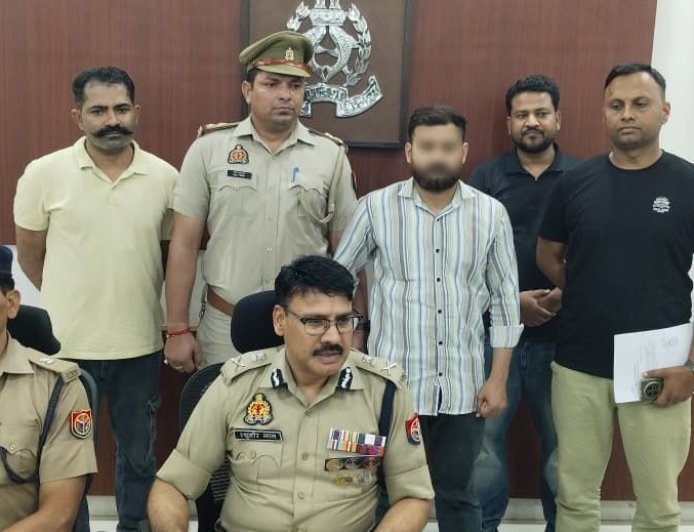 गाजियाबाद में फर्जी डिग्री और मार्कशीट बनाने वाले देशव्यापी रैकेट का भंडाफोड़, 25 हजार का इनामी मयंक भारद्वाज गिरफ्तार