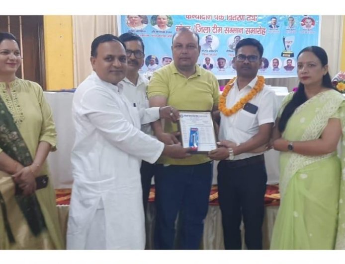 Saharanpur : टीचर्स सेल्फ केयर टीम ने वितरित किए कन्यादान चेक, अब तक 556 शिक्षक परिवारों की बड़ी आर्थिक मदद